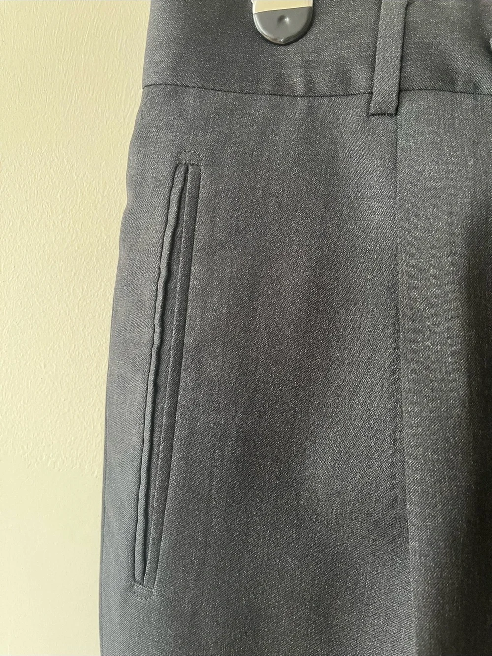 Hugo Boss Men's Two Piece Charcoal Gray Suit 36R W31 L30 Super 100 Wool Classic